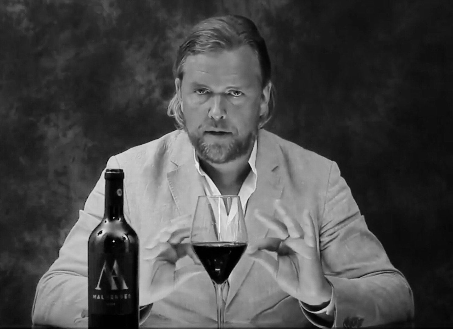 Charger la vidéo : Andreas Larsson déguste et note les vins de Malherbes